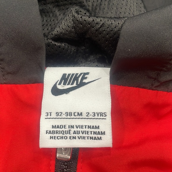 NWT Nike Dri-fit Rain Jacket. Color University Red/Black - Picture 3 of 5
